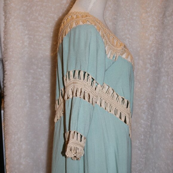 The Umgee Bohemian crochet top in size medium - Picture 3 of 8